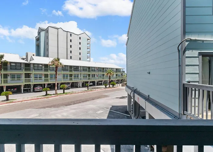 2-Bedroom Condo On Gulf Shores Beach W/Pool