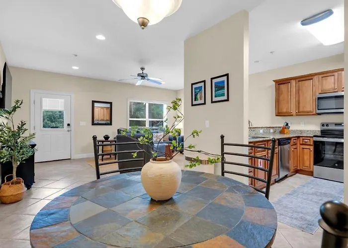 Condo W Pool Near Beaches, Dining, Shopping, Etc